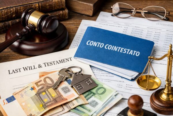 Conto corrente cointestato nella successione ereditaria: quando le somme appartengono al defunto secondo la Cassazione